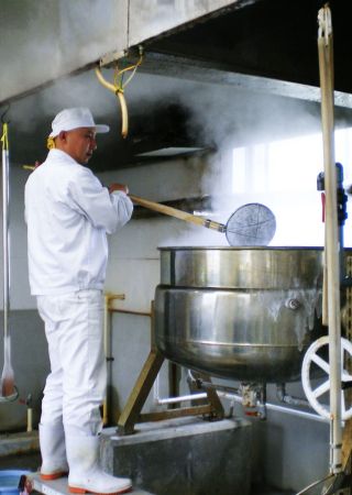 平窯による天然塩つくり